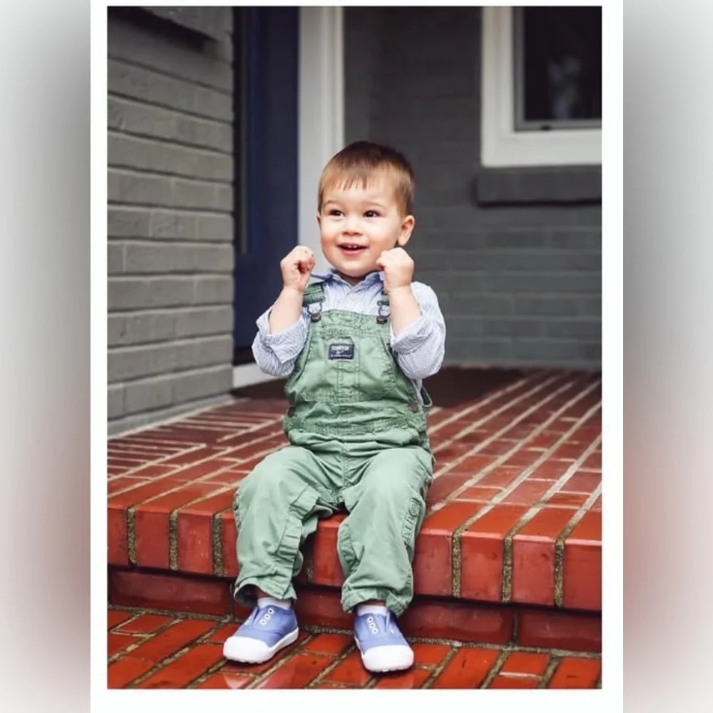 NWOT 2 piece set Oshkosh Overalls + Button Down bodysuit shirt, 18 mo, MSRP $70